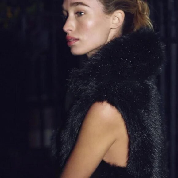 ZARA FAUX FUR VEST - Picture 3 of 6
